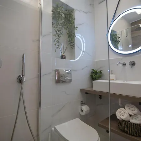 Lia's Luxury Intown Apartment, Primary Location *