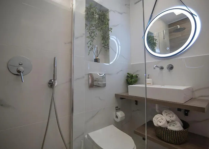 Lia's Luxury Intown Apartment, Primary Location *