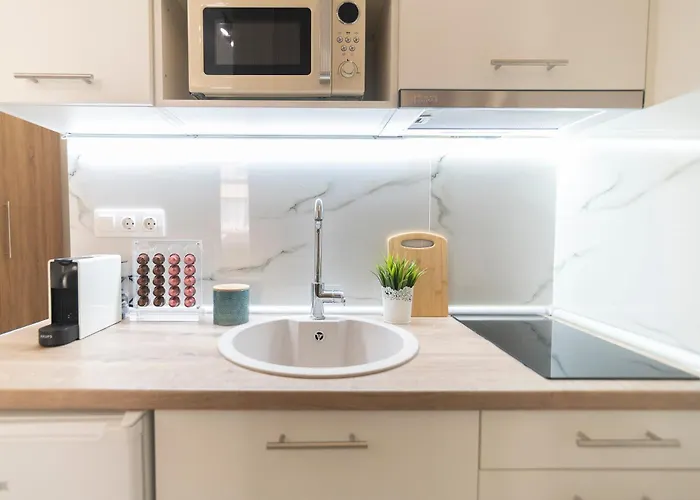 Lia's Luxury Intown Apartment, Primary Location 아파트 *