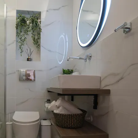 Lia's Luxury Intown Apartment, Primary Location Διαμέρισμα *