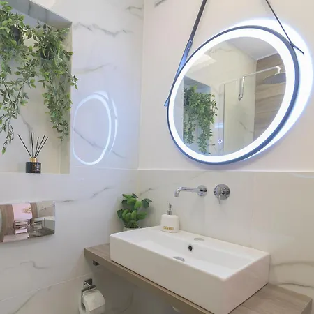 Lia's Luxury Intown Apartment, Primary Location *